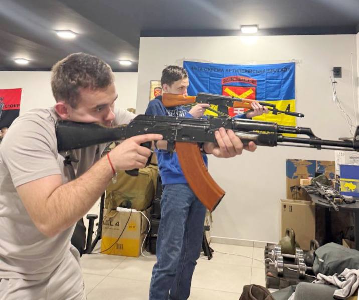 Тренування з автоматами АК